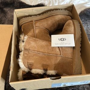 Women’s UGGs size 6